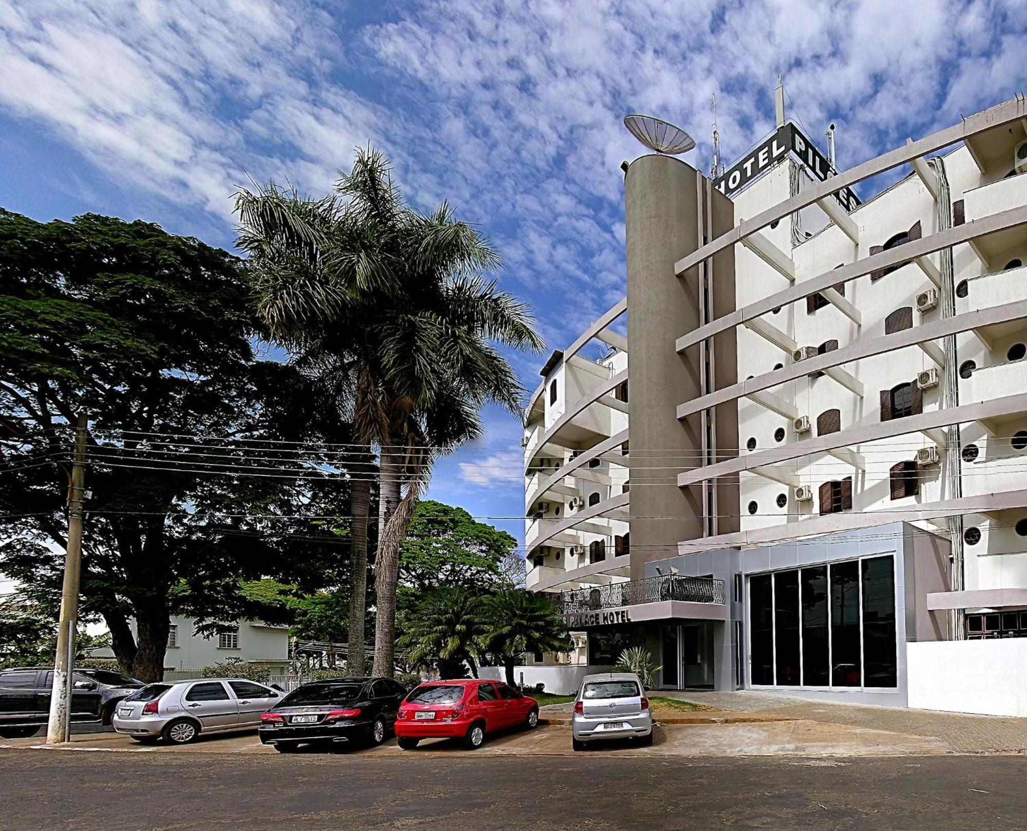 Piloes Palace Hotel Mineiros Exterior foto