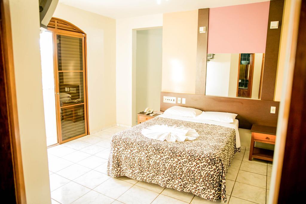 Piloes Palace Hotel Mineiros Quarto foto